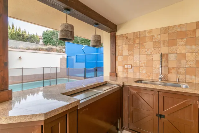 ¡Descubre el hogar de tus sueños en este espectacular chalet independiente! — 19