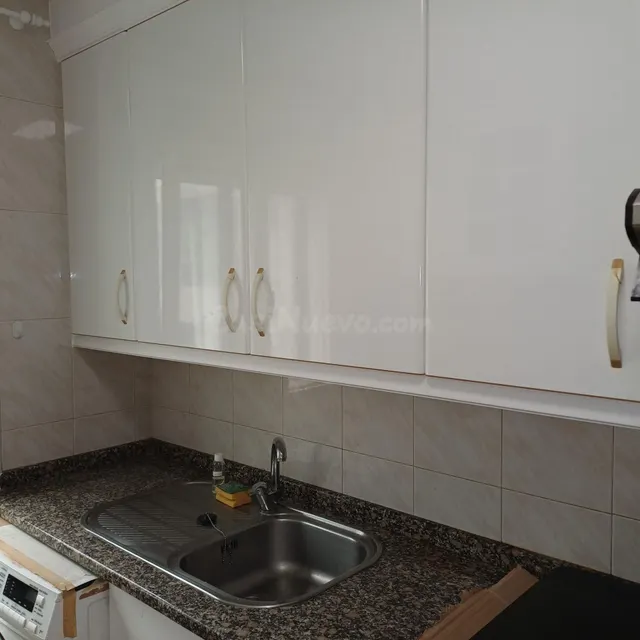SE ALQUILA PISO DE TRES habitaciones EN AREA CENTRAL - foto 4