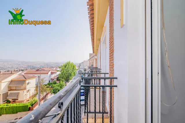 Piso de 3 Dorm. con PLAZA DE APARCAMIENTO (Sin ascensor) - foto 2