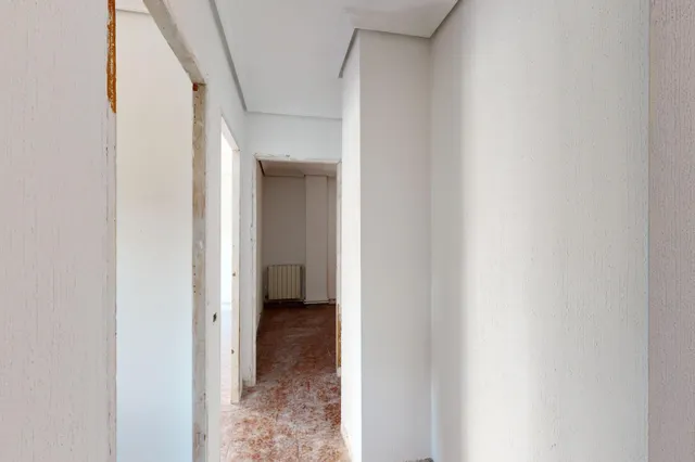 Piso exterior de 111 m2 con 4 dormitorios, garaje y trastero en Av Juan Antonio Perea — 32