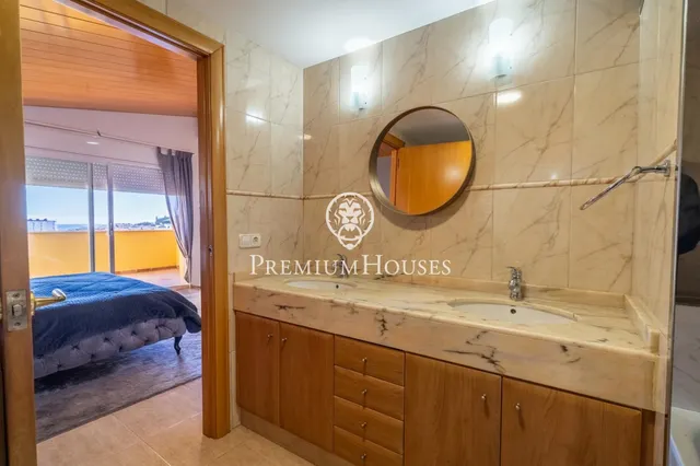 Chalet en venta con ascensor, piscina y grandes espacios en Canet de Mar — 32