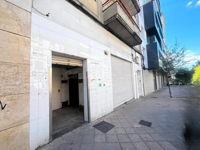 OPORTUNIDAD PARA INVERSORES Y CADENAS: MACROLOCAL DE 864 M2 UTILIDAD REAL EN LA AV. DE SANTIAGO (OURENSE) — 3