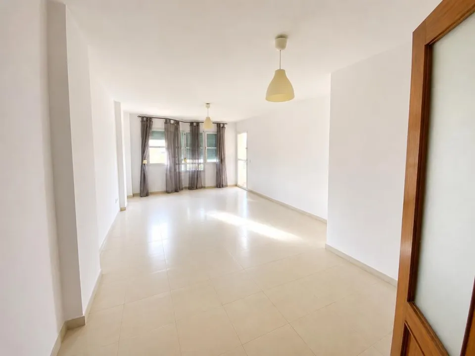 AMPLIA VIVIENDA DE 4 DORMITORIOS EN HACIENDA CAPITÁN, TEATINOS +G+PISCINA…