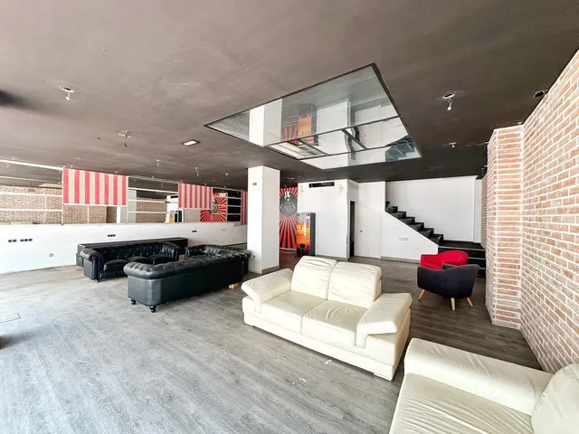 Local comercial 219m² en venta - Marbella — 9