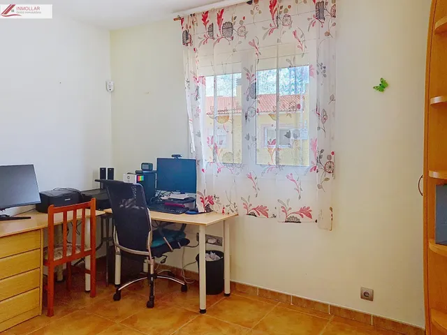 En venta Chalet independiente con piscina — 10