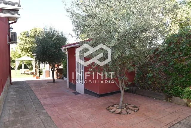 Una casa que impresiona por fuera y enamora por dentro... ¡IMAGINA TUS VERANOS AQUÍ! Piscina, barbacoa, pérgola y zona chill out — 10