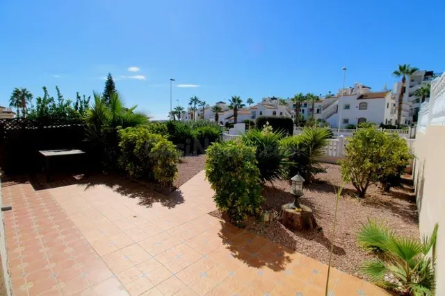 PRECIOSA VILLA EN ZONA VILLAMARTIN , 3 DORMITORIOS Y 2 BAÑOS - foto 4