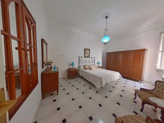 ESPECTACULAR CASA JUNTO A LA PLAZA DE  SAN MIGUEL. — 49