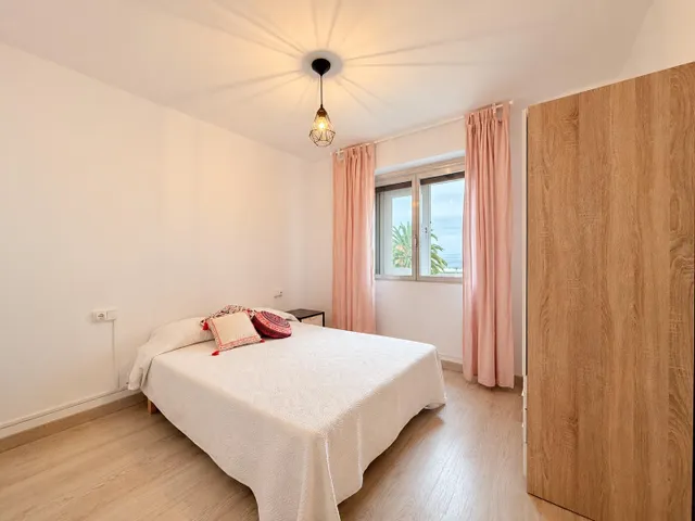 Piso de 150 m2 construidos con 5 habitaciones y parking – Tarragona — 22