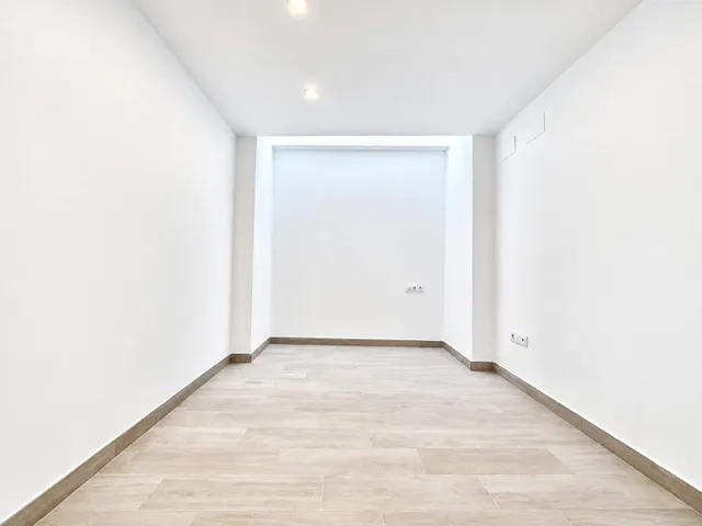 CASA DE DISEÑO A ESTRENAR CON GARAJE EN PILES CONSTRUIDA EN 2024. PISCINA CHILLOUT PRIVADA. — 15