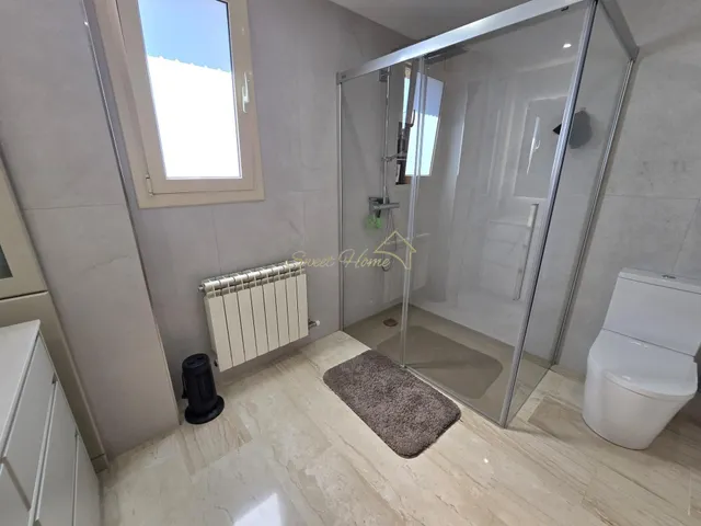 Casa impecable con privacidad, piscina y vistas panorámicas — 32