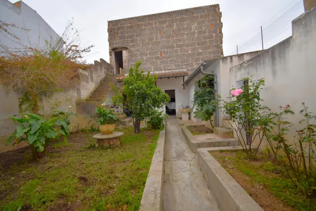 Fantástica casa de pueblo con garaje, patio y acceso por dos - foto 3