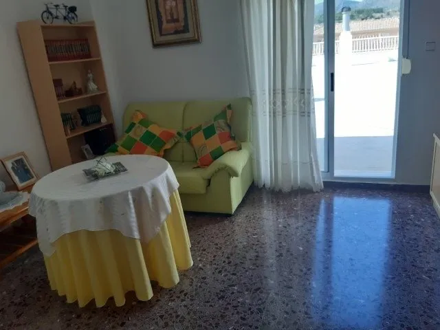 Casa vallada en la ciudad — 27