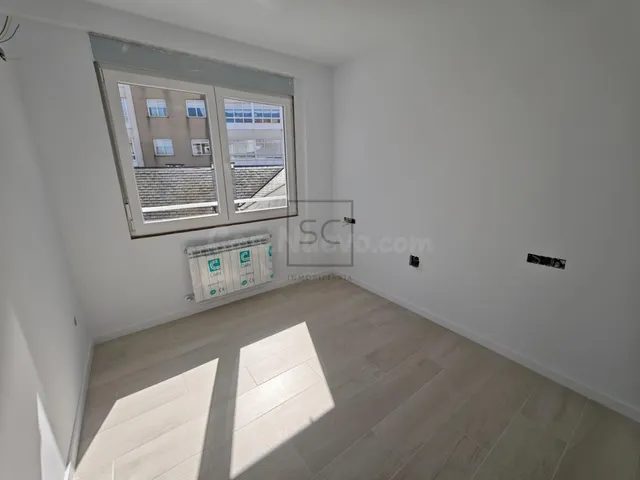 Piso reformado con garaje y trasteros en Esteiro, Ferrol - foto 2