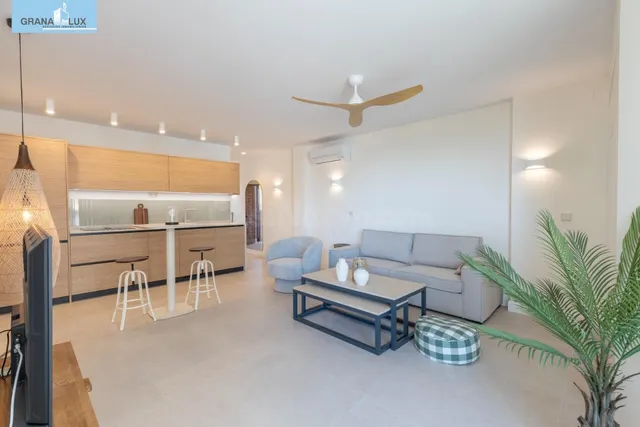 ¡exclusivo apartamento en primera linea de playa con reforma integral de alta gama! — 3