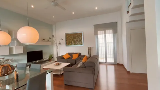 Villa independiente de dos plantas con solárium y piscina privada. — 6
