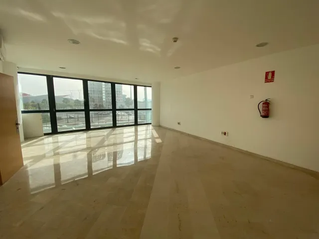 AMPLIA OFICINA EN EDIFICIO AZABACHE — 3