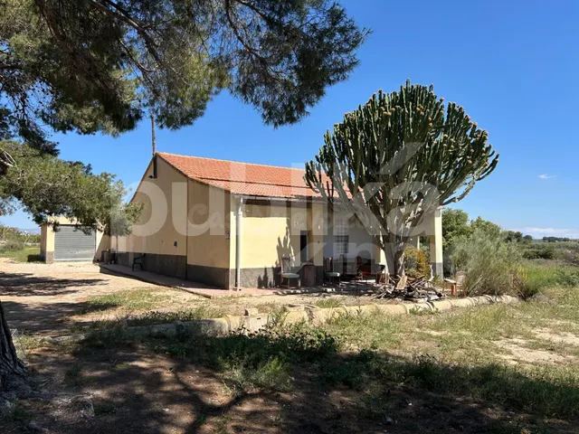 Junto Granja Escuela