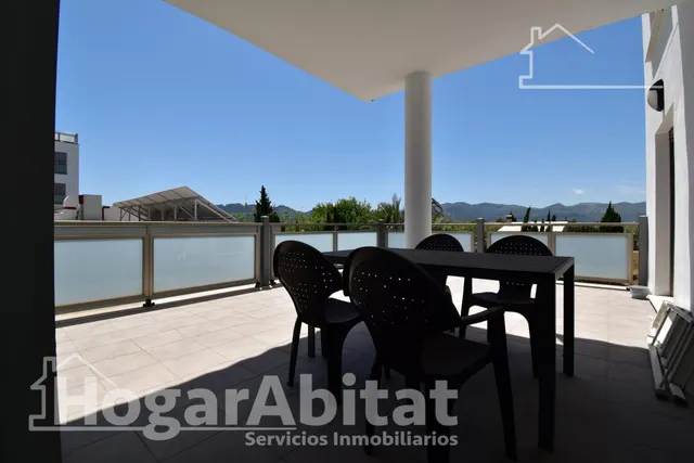 SEMINUEVO CON TERRAZA, PISCINA Y GARAJE — 21