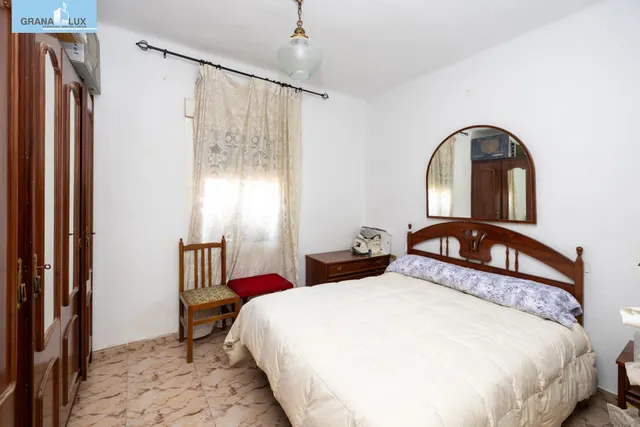 Vivienda en planta baja en el Zaidin. — 12
