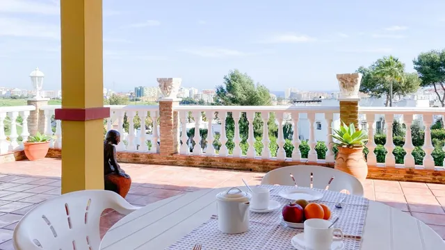 VENTA DE CHALET INDEPENDIENTE EN LA ZONA DE EL LAGAREJO, MIJAS COSTA. ¡5 DORMITORIOS Y PISCINA! — 25