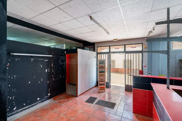 Local comercial 300m² en venta - Ejido sur — 23
