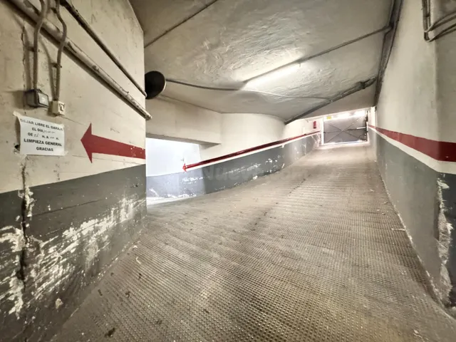 AMPLIA PLAZA DE GARAJE EN ZONA CRUZ ROJA — 4