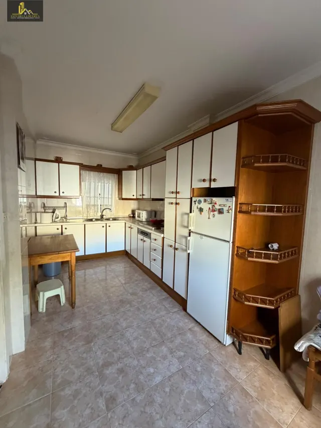 Magnífica casa de 4 dormitorios con gran patio trasero en Guadalcacín — 3