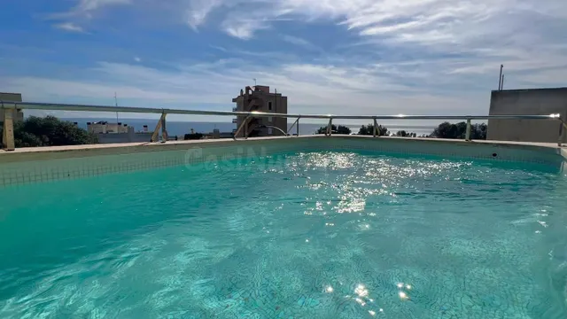 LA BONANOVA MODERNA CASA CON VISTAS AL MAR, PISCINA Y GARAJE