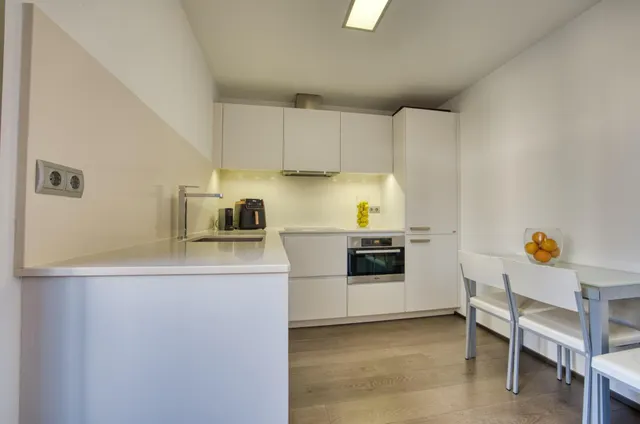 Ático con gran terraza y solárium privado en el corazón de Alicante — 16