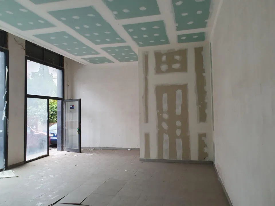 LOCAL COMERCIAL EN VENDA A IGUALADA - BARRI DE LES FLORS