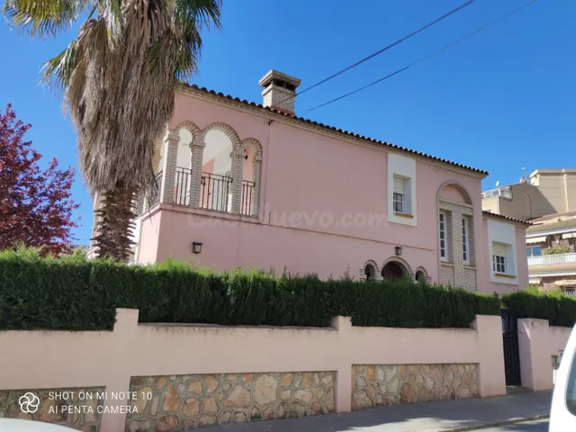 IMPRESIONANTE CHALET EN EL CENTRO DE VENDRELL - foto 3
