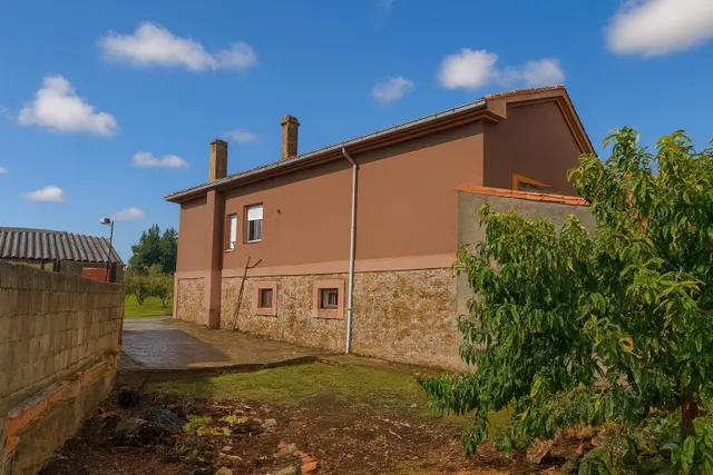Casa con terreno urbano en Santillana del Mar — 8