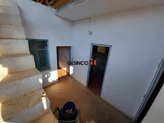 CASA DE PUEBLO CON MUCHAS POSIBILIDADES — 17