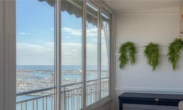 Ático reformado con vistas al mar, enorme terraza y piscina a 50 m de la playa en Torrevieja — 43