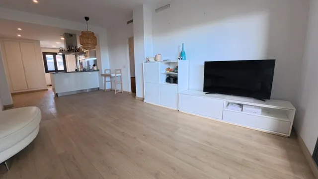 Amplio apartamento de esquina en planta baja con parcela y estudio exterior — 14