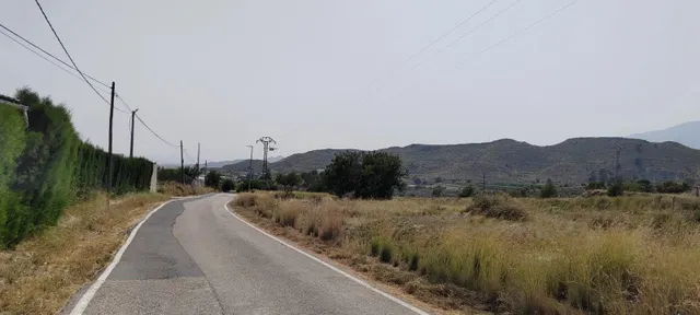 SE VENDE CHALET EN MUY BUENA ZONA PEGADO AL PUEBO Y A 20 MINUTOS DE ALICANTE — 34