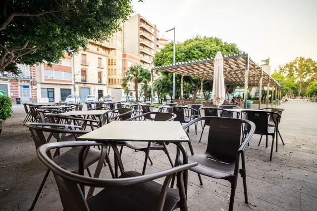 TRASPASO Cafetería-Repostería de Alta Gama Con Terraza – Esp - foto 4