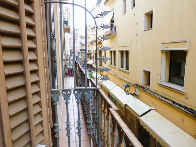 CASA MODERNISTA EN LA ZONA PEATONAL DE SANT FELIU DE GUÍXOLS — 2