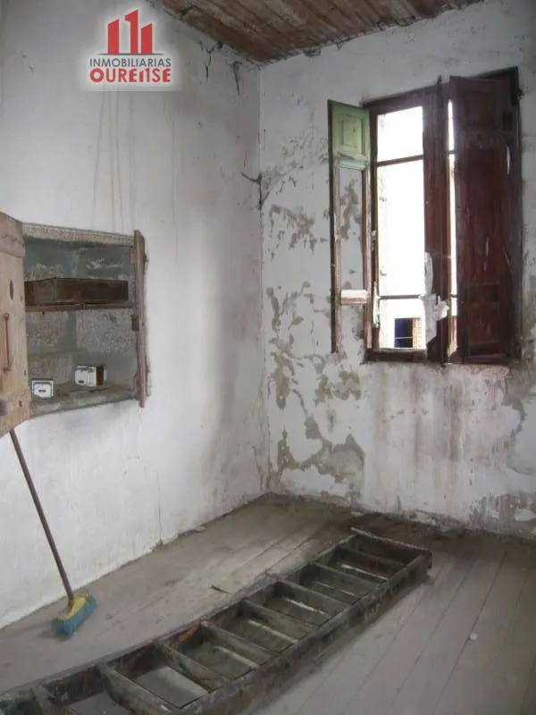 CASA CON ENCANTO PARA REFORMAR — 13