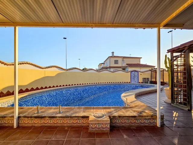¡Descubre la Exclusividad y el Lujo Mediterráneo en Esta Impresionante Villa en Esquina - Torrevieja — 17