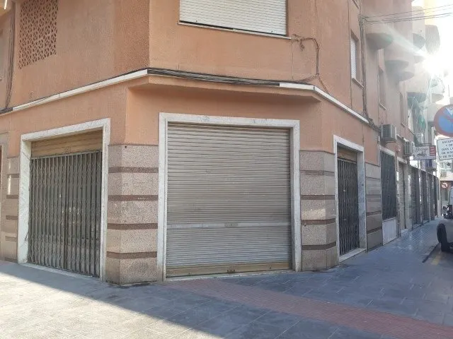 Local comercial en la Avenida — 10