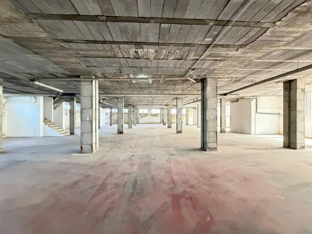 Local comercial 2800m² en venta - Estacion de autobuses — 23