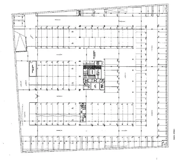 EDIFICIO COMPLETO DE LOCALES, OFICINAS Y GARAJES — 11