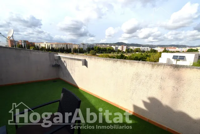 Amplitud y vistas panorámicas en este luminoso ático dúplex reformado con terraza y garaje junto a la universidad — 42