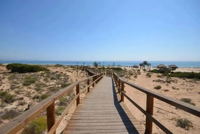 Bungalow Aurora reformado con sótano, solárium y piscina – Ubicación premium junto al mar, Monte y Mar, Gran Alacant — 20