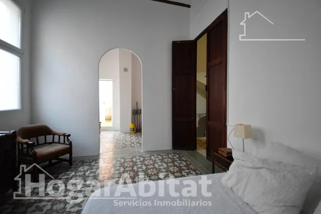 REFORMADO Y AMPLIO CON TECHOS ALTOS, PISCINA Y MUCHO ESTILO ¡TE ENCANTARÁ! — 21