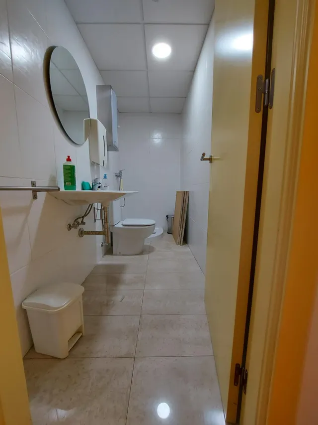 SE VENDE O ALQUILA LOCAL DE OFICINAS Y DESPACHOS EN BENIAJAN — 35