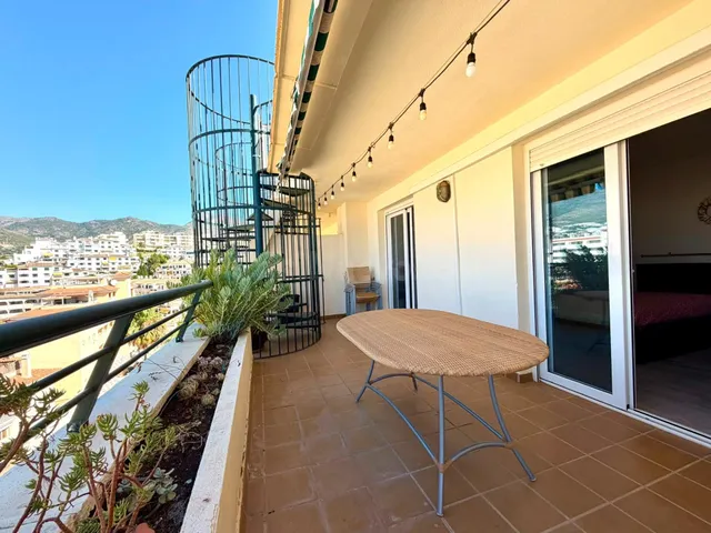 Amplio ático con solárium de 45m2 y vistas panorámicas al ma - foto 5