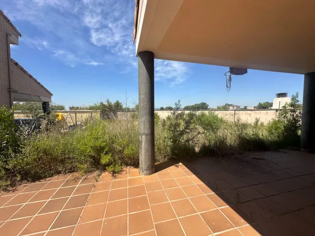 Piera Casa de dos plantas con patios, terrazas y garaje. — 24